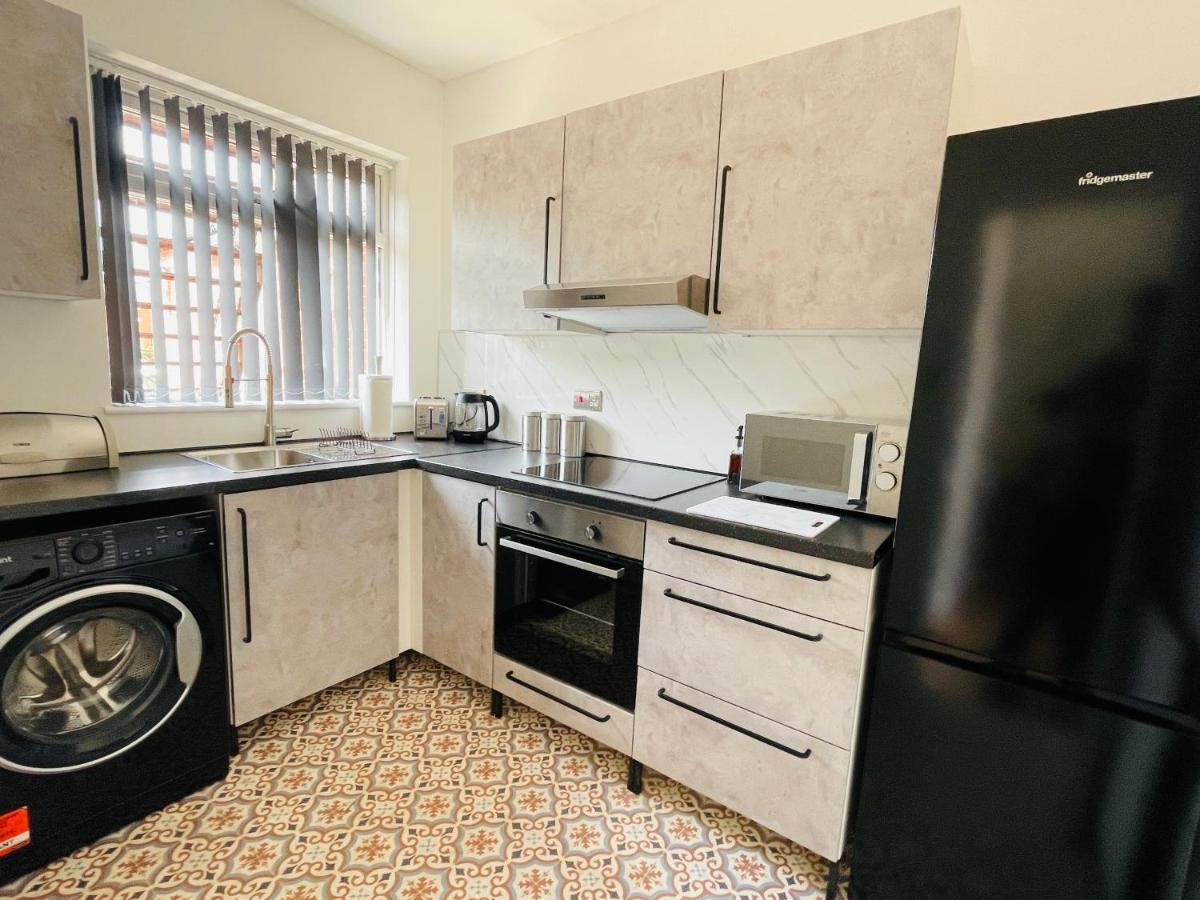 Lovely 2 Bed Apartment, Arnold Town Centre. Нотингам Екстериор снимка