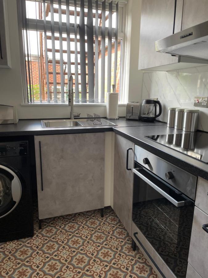 Lovely 2 Bed Apartment, Arnold Town Centre. Нотингам Екстериор снимка